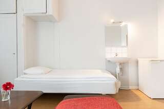 Хостелы Hostel Buisto Пори Просторный двухместный номер с 2 отдельными кроватями-3